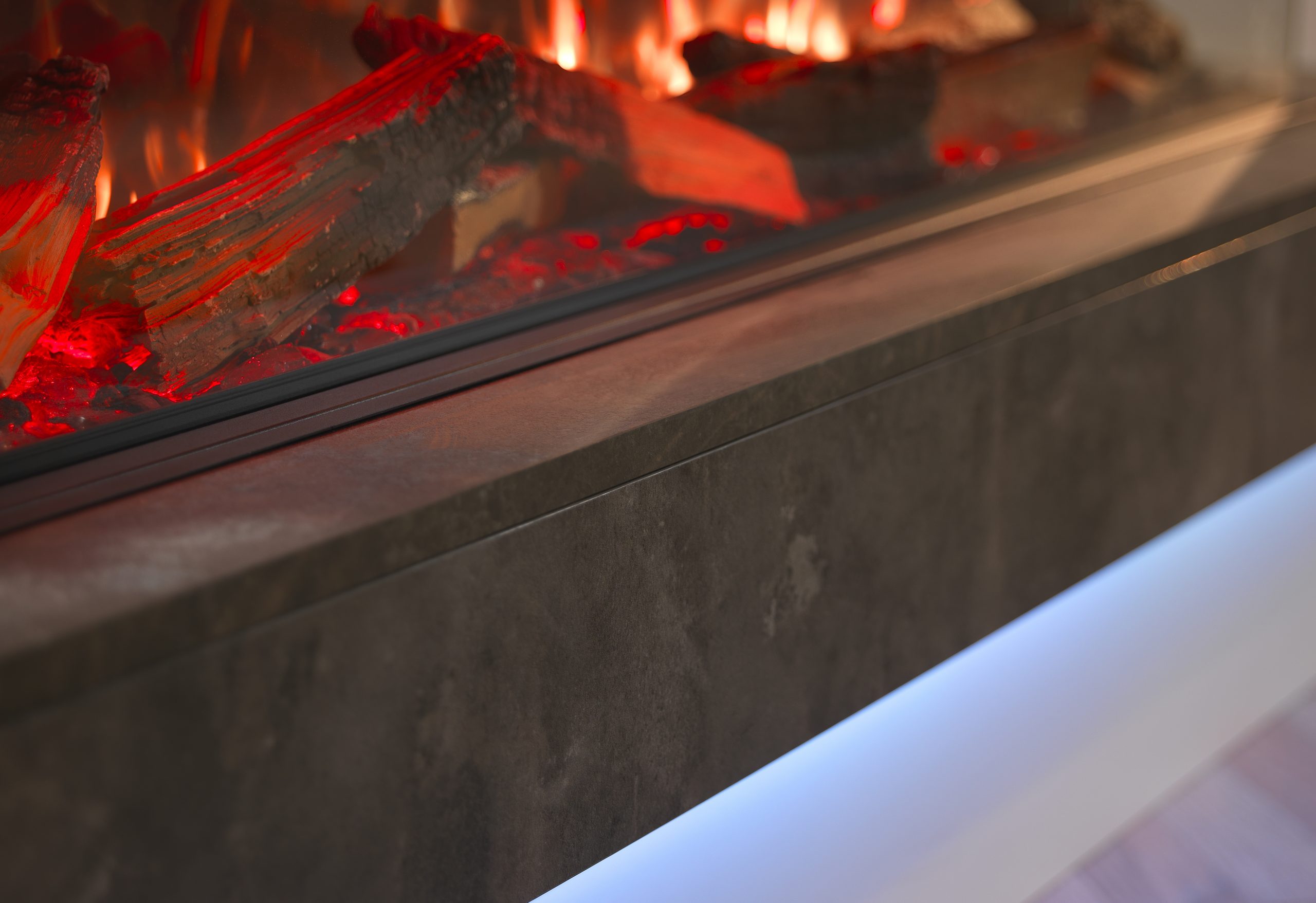 Rinnai ES 1500 Electric Fireplace (logs – left close up)