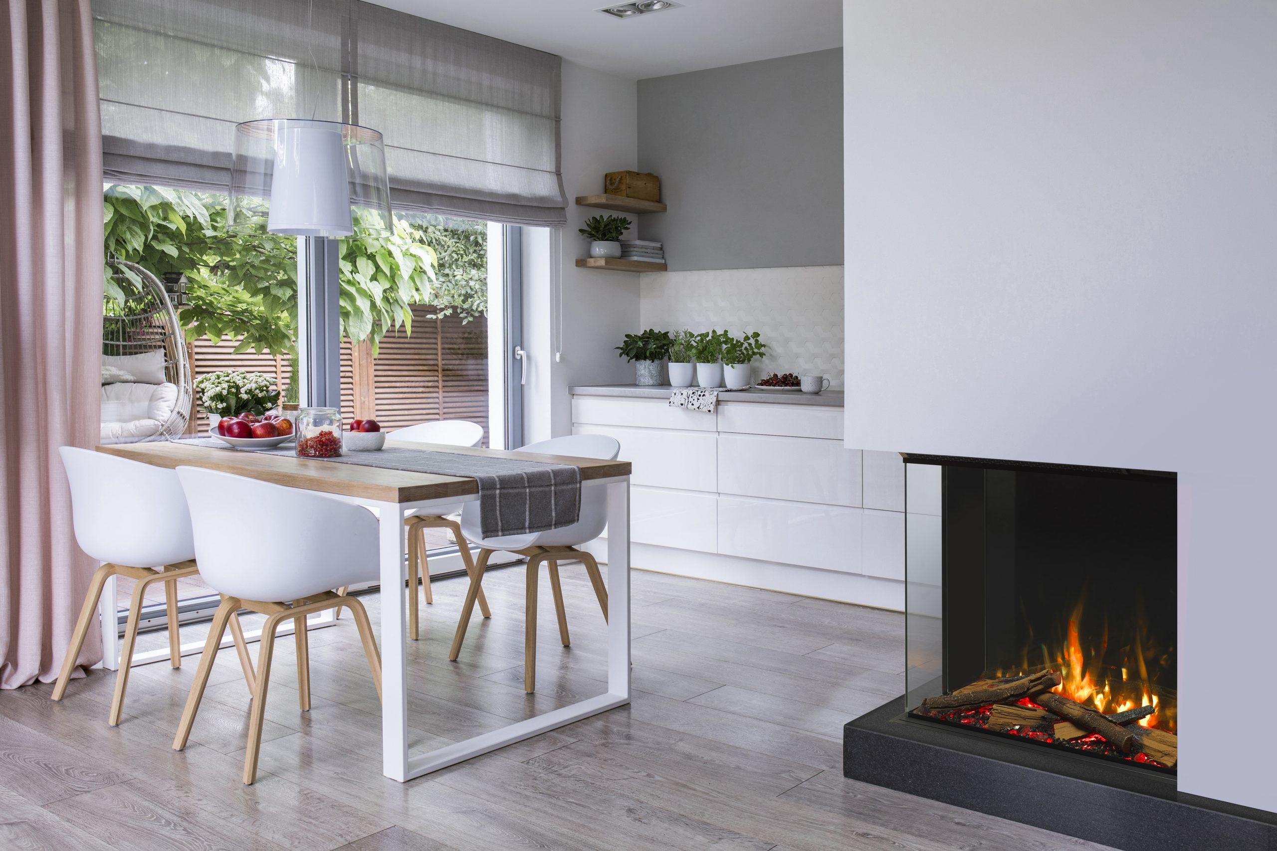 Rinnai ES 750 Electric Fireplace (lifestyle - kitchen)