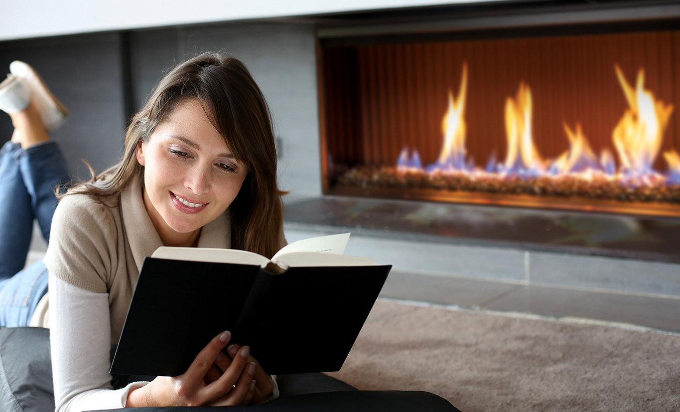 Rinnai LS 1000 Gas Fire (lifestyle - single sided lady living room)
