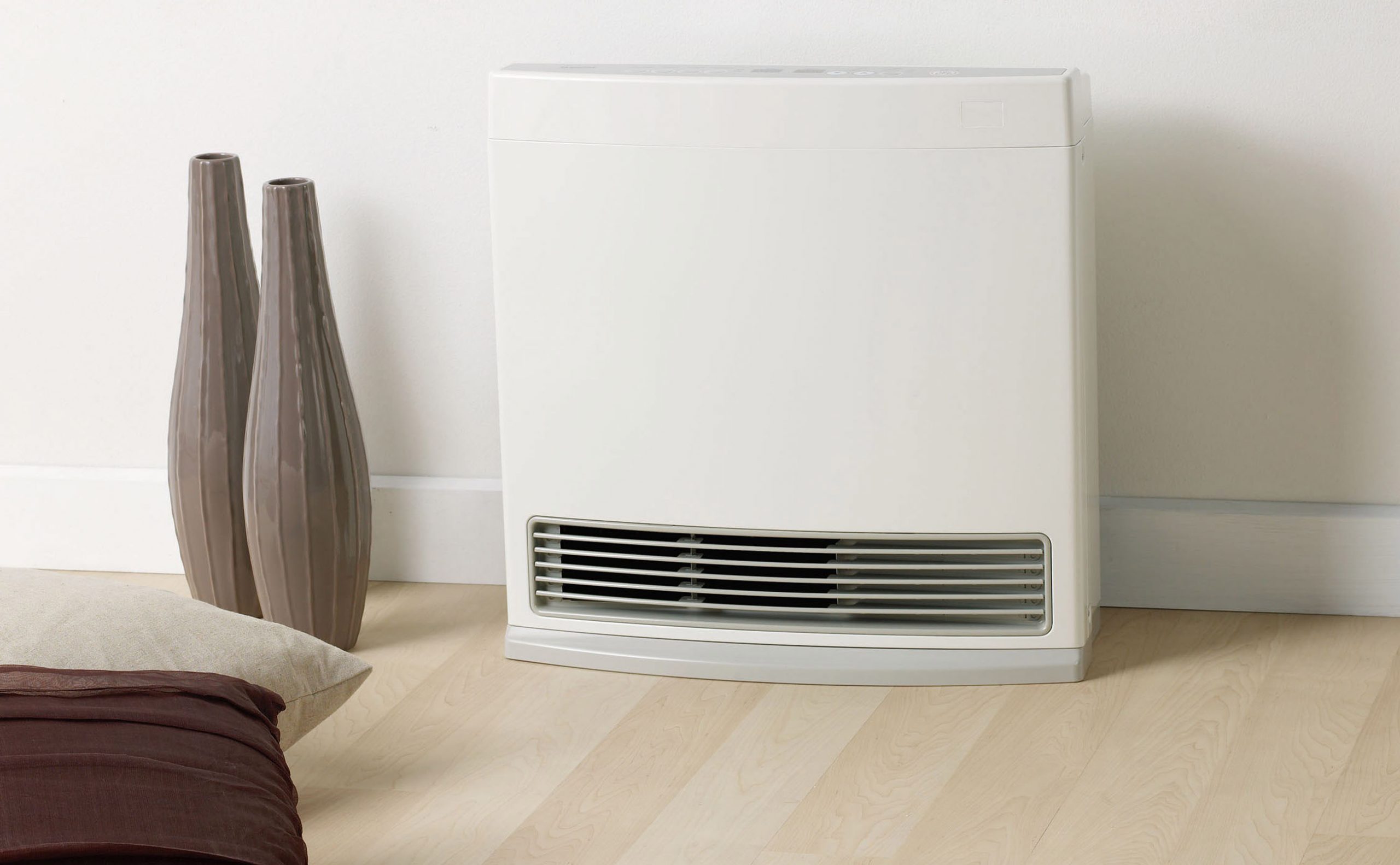 Rinnai Enduro 13 Convector Portable Gas Heater (lifestyle - white)